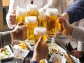 Ngủ mơ thấy ăn nhậu đánh con gì? Ý nghĩa giấc mơ ăn nhậu uống bia