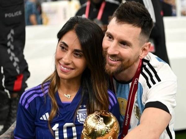 Vợ Messi là ai?