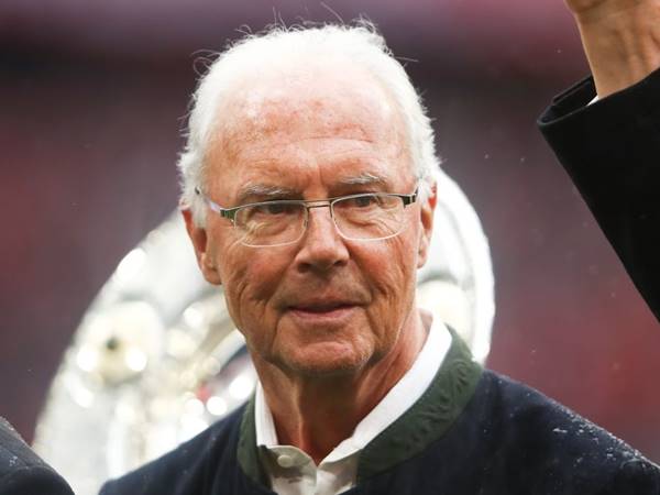 huyền thoại bóng đá Beckenbauer