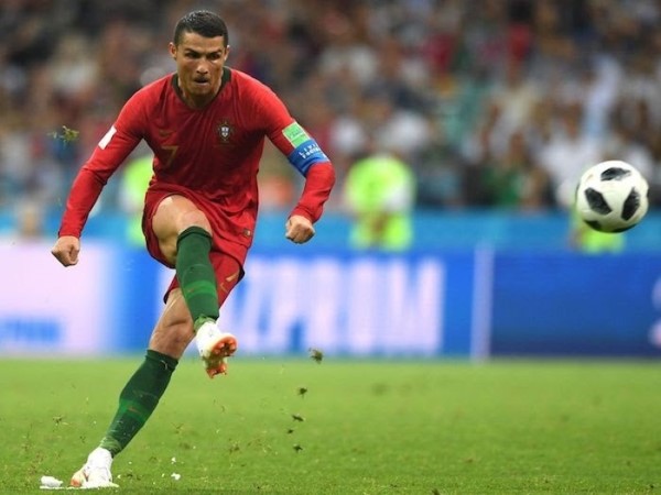 Knuckleball: Bí kíp sút bóng lắc lư khiến thủ môn bó tay