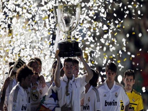 Ronaldo đã vô địch La Liga mấy lần cùng Real Madrid?