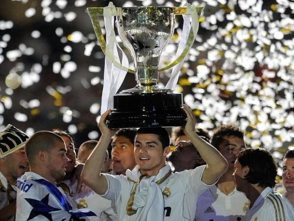 Ronaldo đã vô địch La Liga mấy lần cùng Real Madrid?