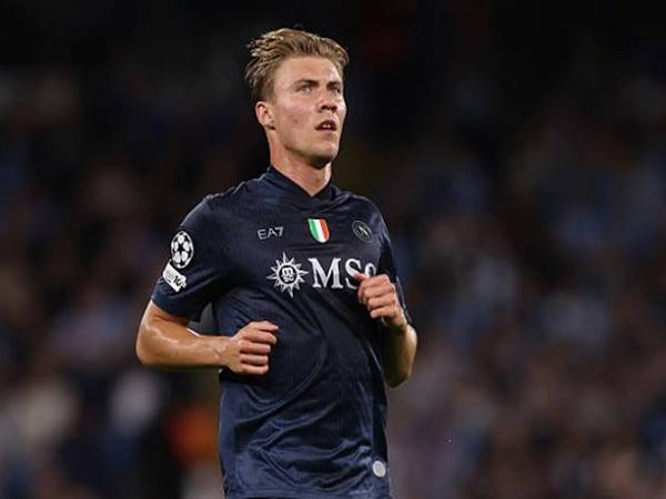 Tin Napoli: Rasmus Hojlund bị truyền thông Italia chỉ trích