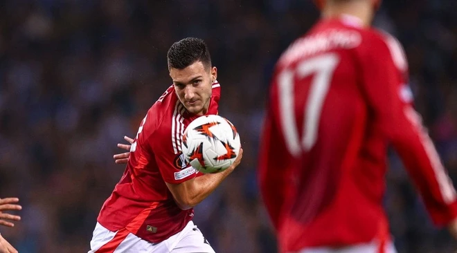 Dalot và cuộc tranh luận chưa có hồi kết trong cộng đồng Fan MUDalot và cuộc tranh luận chưa có hồi kết trong cộng đồng Fan MU