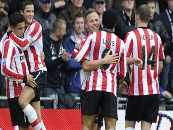 PSV kiểm soát hoàn toàn thế trận