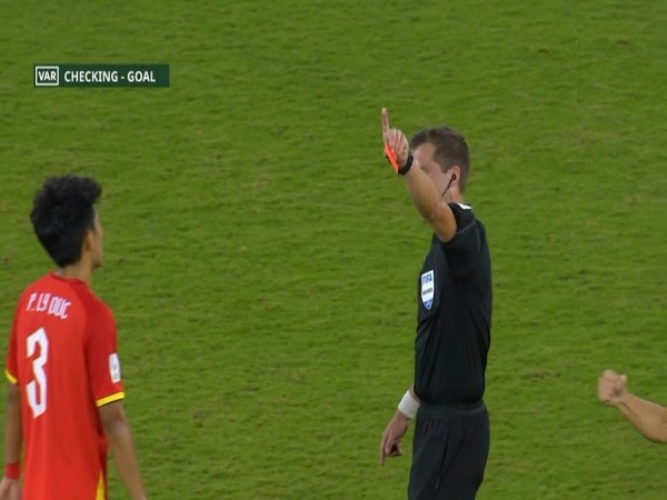 Bị thẻ đỏ trực tiếp nghỉ mấy trận? Quy định quan trọng